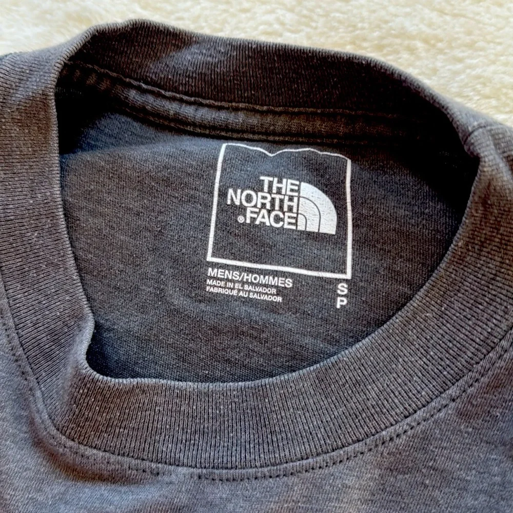 The‎ North Face Men's Charcoal Long Sleeve Tee